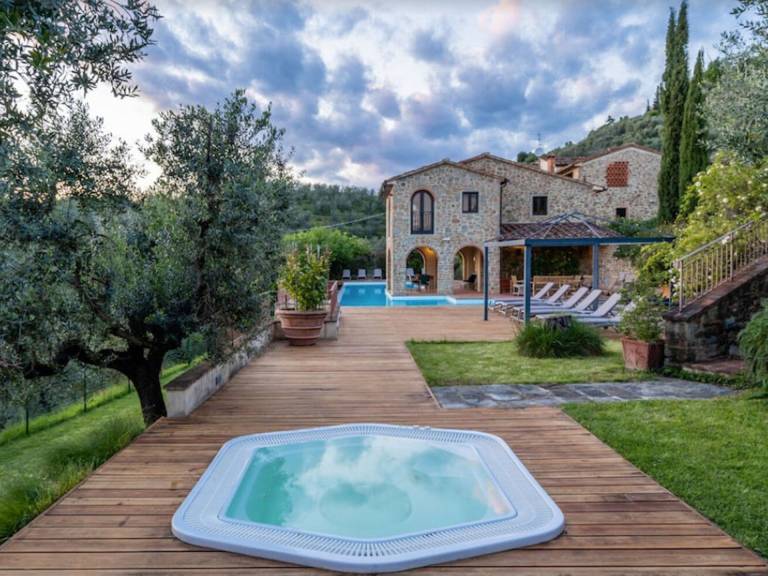 Lovely villa with terrace, private pool & jacuzzi | Pets allowed in Pistoia