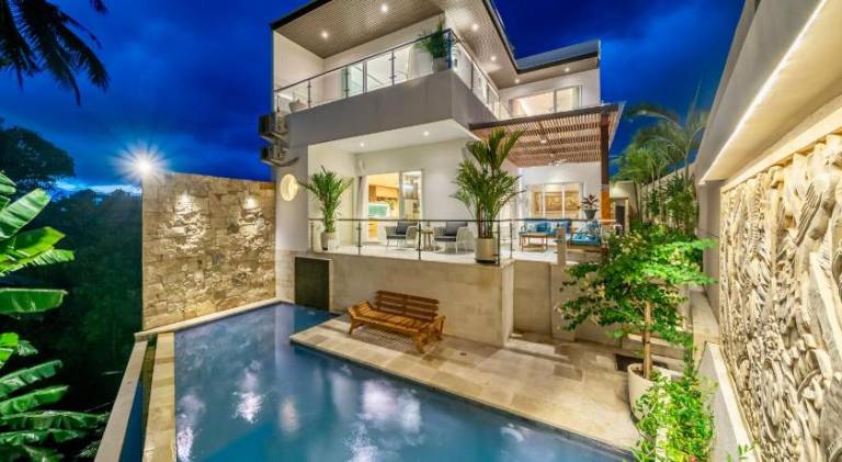 New Modern Luxury Villa in Canggu with Lounge, Rooftop, Ricefield Views in Canggu