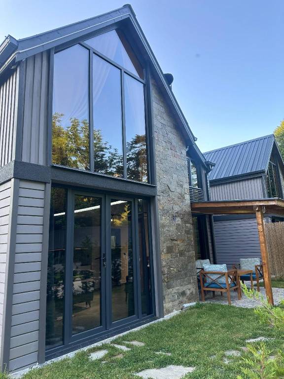Bungalow with pool, BBQ & yard in Ardesen