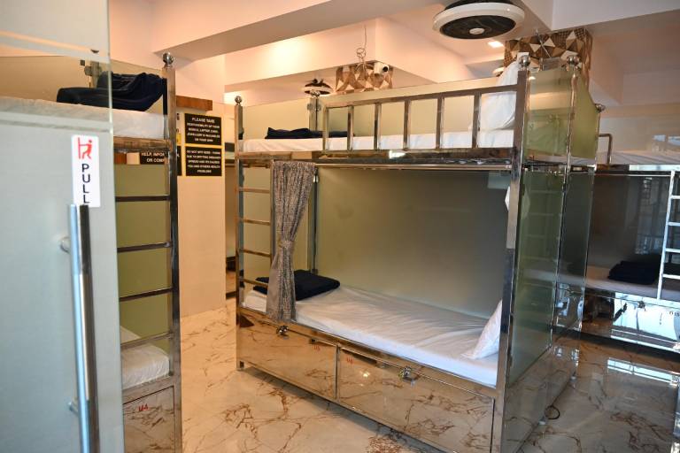 Private room Versova Beach