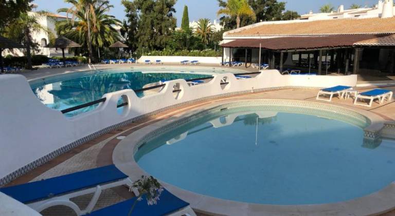Holiday apartment with pool — photo 3