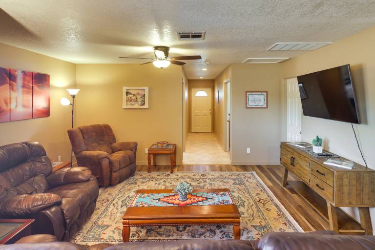 Dog-Friendly Bullhead City Home - Walk to Beach! — photo 2