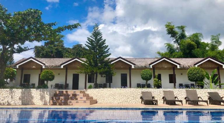 Bungalow with garden, patio & pool — photo 4