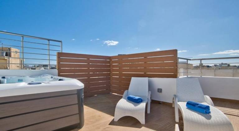 Holiday apartment with hot tub & terrace | Close to the beach | Good for workation | Pets allowed — photo 3