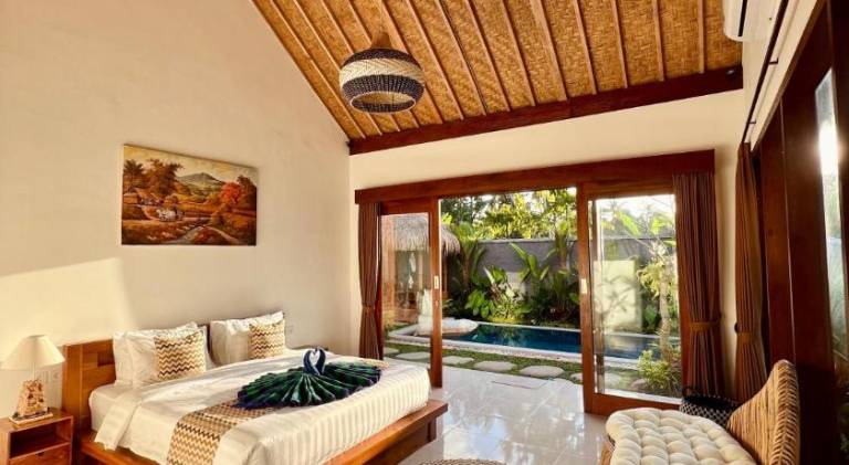 Villa with private pool, terrace & yard | Perfect for remote work — photo 2