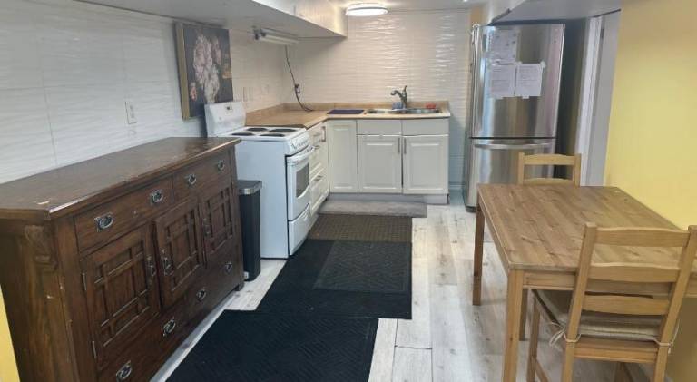 Toronto Upper Beaches Apartment — photo 3