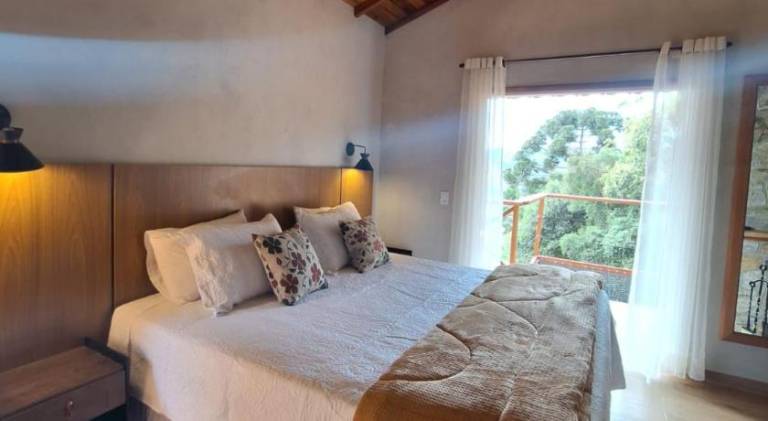 Nice lodge with jacuzzi, yard & patio | Pet-friendly — photo 2