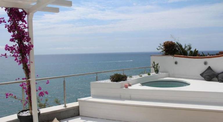 Villa with hot tub & pool | Pets allowed — photo 3