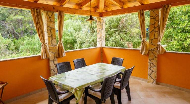 Apartment with barbeque, garden & terrace — photo 5