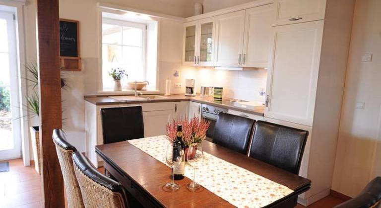 Holiday apartment with terrace, garden & barbecue — photo 4