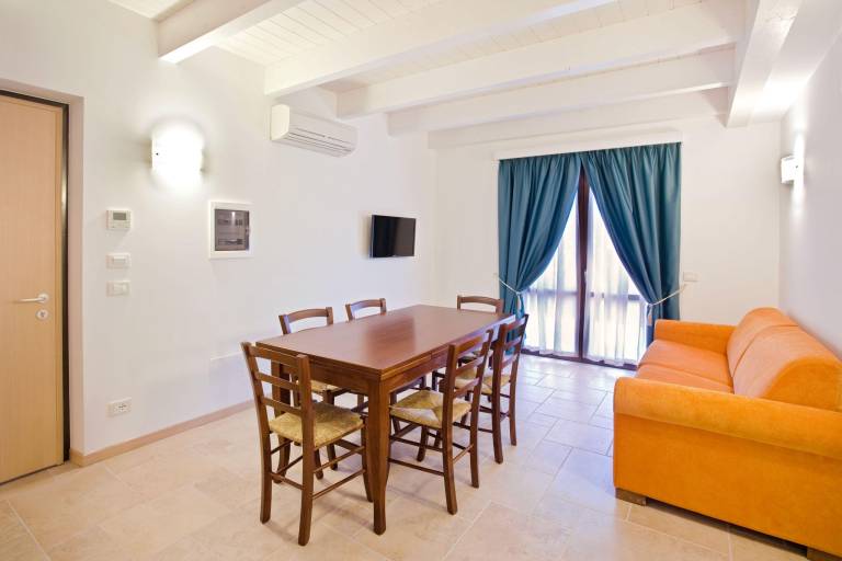 Fully equipped holiday apartment with pool, yard & terrace | Pet-friendly — photo 4