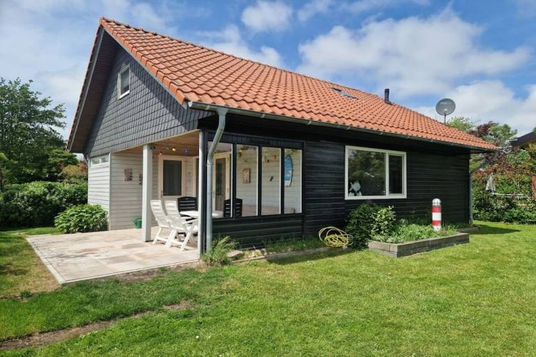 Voll ausgestattetes Ferienhaus mit Terrasse und Garten | Haustiere erlaubt
