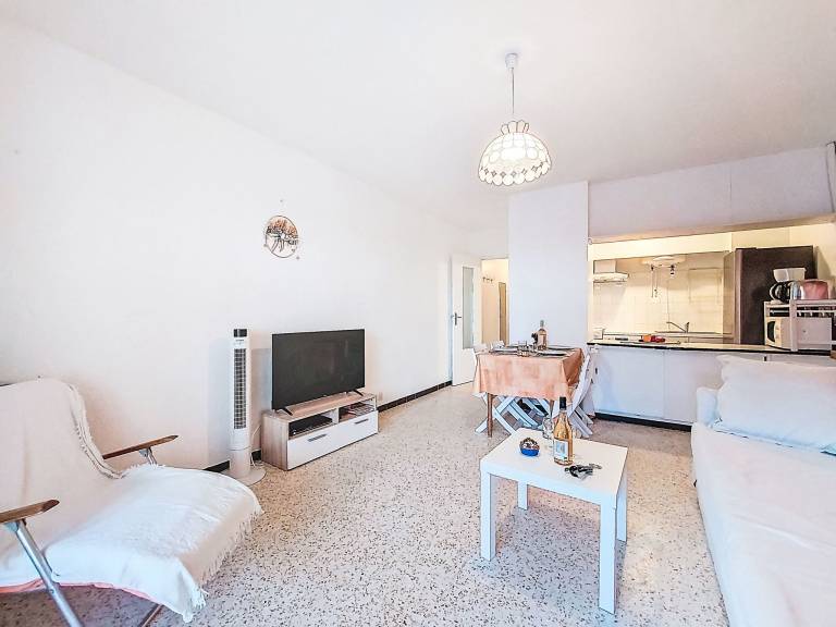 Apartment with terrace — photo 2