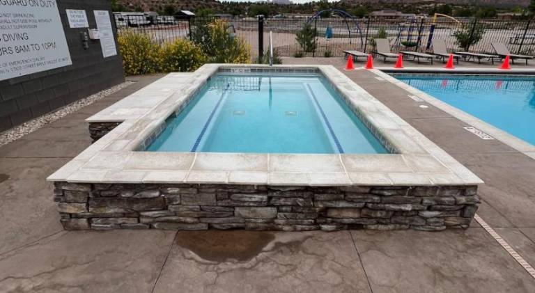House with hot tub & pool — photo 4