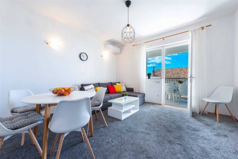Apartment with 3 rooms for 5 persons in Dubrovnik