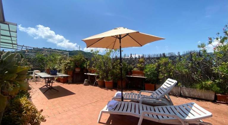 Holiday apartment with terrace — photo 4
