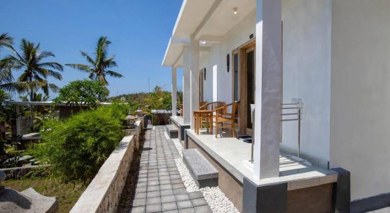 Vacation home with BBQ, yard & terrace — photo 3