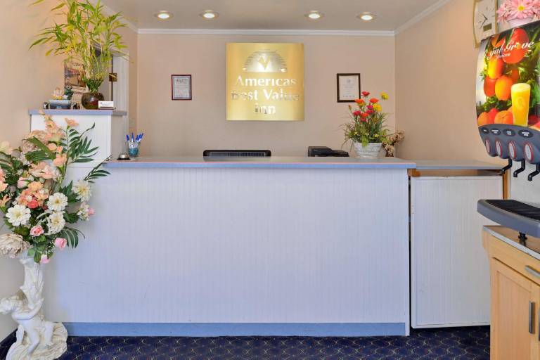 Americas Best Value Inn & Suites Klamath Falls — photo 3