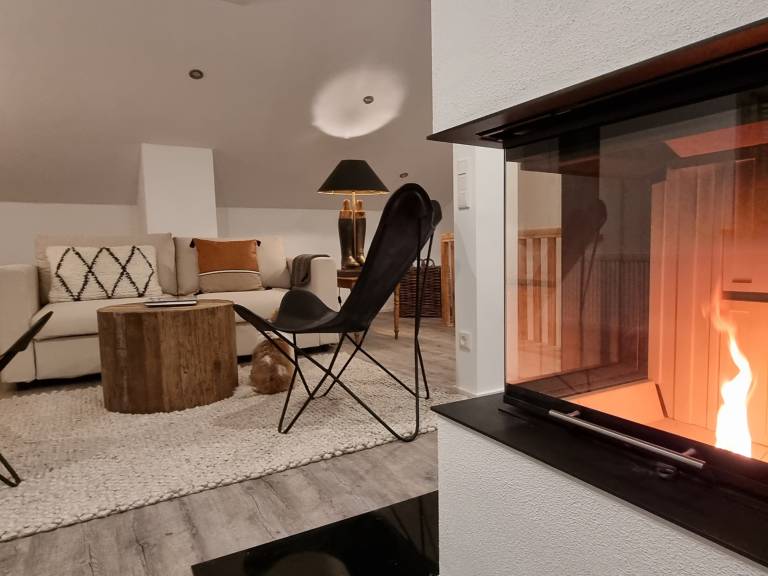 Vacation home with yard & terrace | Mountain view — photo 2