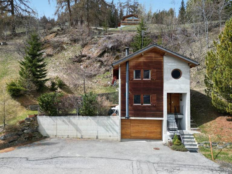 Chalet with patio, grill & garden in Martigny