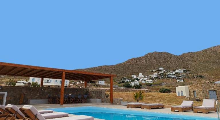 Apartment with yard, terrace & pool | Pets are welcome in Mykonos
