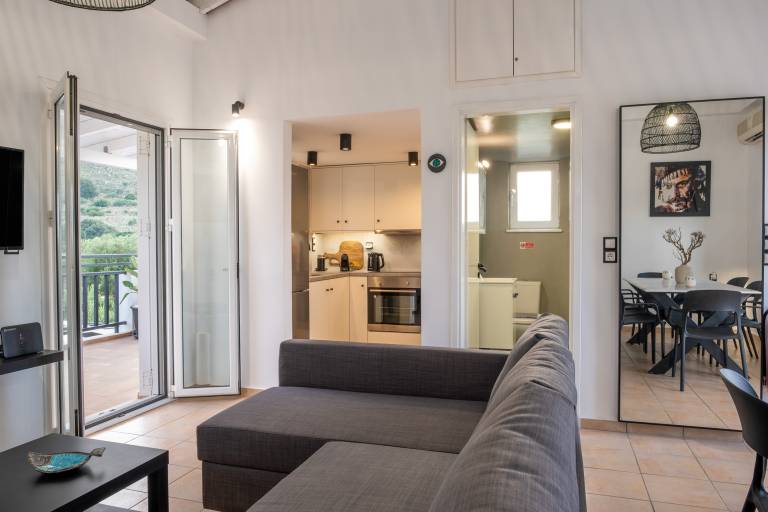 Kournas-Sleeps8-Parking-Garden-Pool-PetFriendly — photo 3