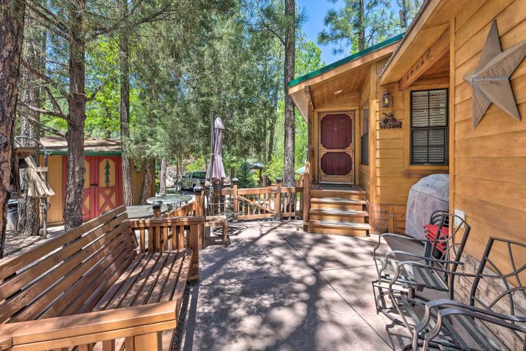 Gateway to Sunrise Resort! Show Low Cabin w/ Deck — photo 3