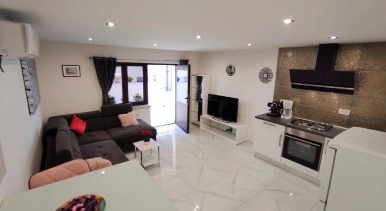 Lovely holiday apartment with pool | Dogs allowed — photo 2