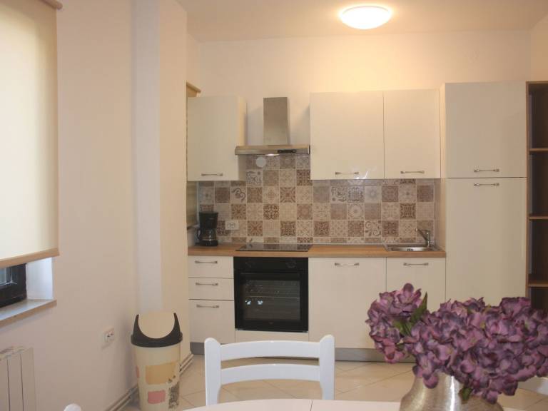 Beautiful rental apartment with patio, yard & barbeque | Next to the beach | Pets allowed — photo 4