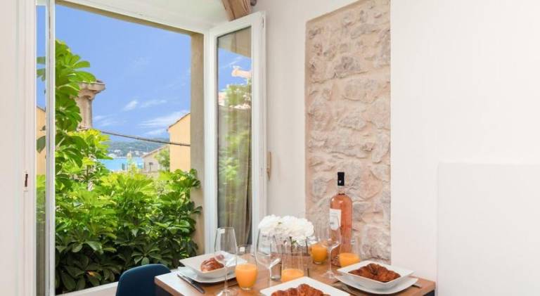 Apartment with terrace — photo 4