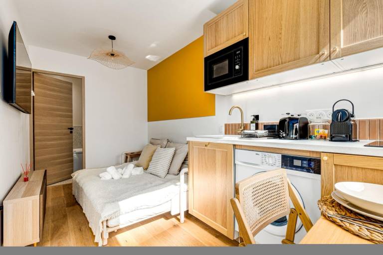 Beautiful holiday apartment with sauna & jacuzzi | Next to Russian Orthodox Cathedral | Next to the beach | Pet-friendly — photo 3