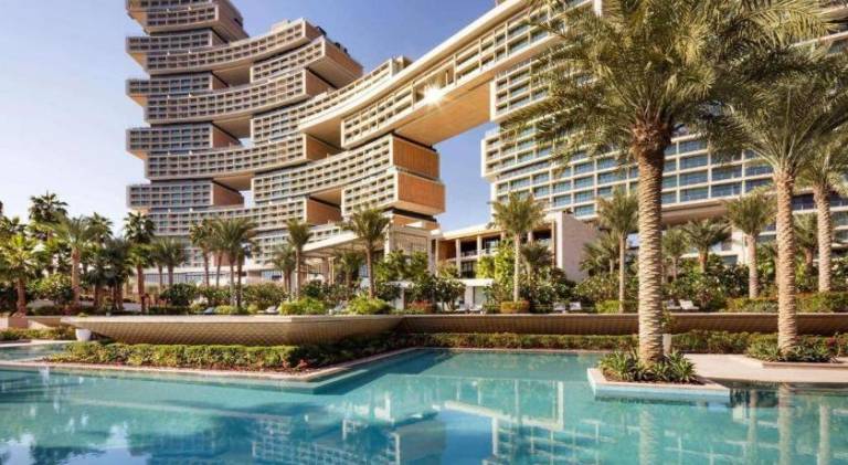 Vacation home with terrace, pool & barbecue | Close to Burj Khalifa — photo 4
