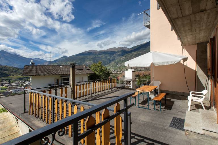 Holiday apartment with patio | Mountain view — photo 3