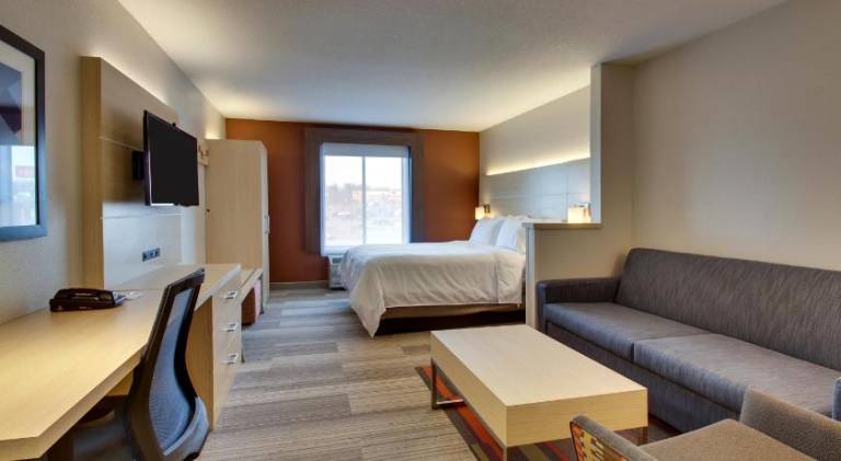 Holiday Inn Express Hotel & Suites Cedar Rapids I-380 at 33rd Avenue By IHG — photo 2