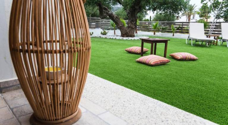 Holiday apartment with patio & pool — photo 5