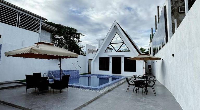 Villa with pool — photo 3