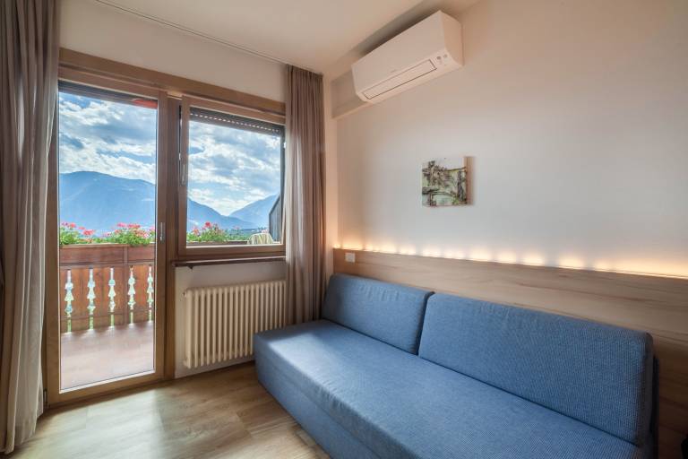 Holiday apartment with garden, sauna & pool | Garden view | Good for workation — photo 2