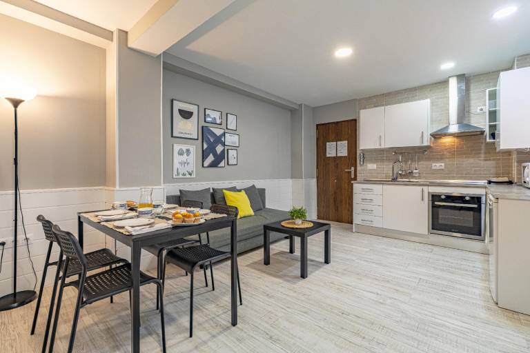 Apartment | Near Alcazaba of Málaga | Pet-friendly — photo 3