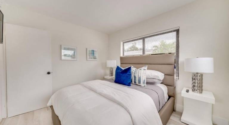 Rental apartment with pool in Fort Lauderdale, FL
