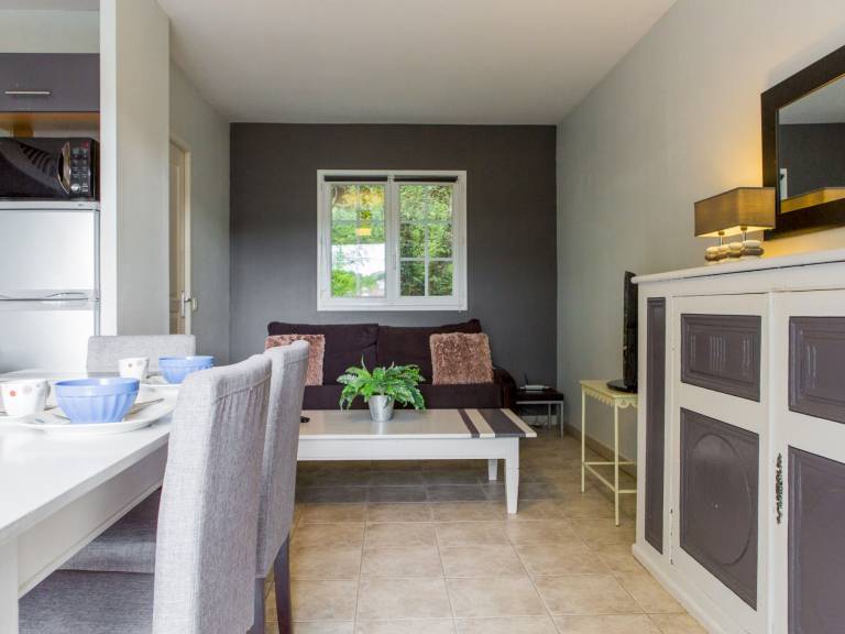 Pleasant house with yard, heated pool & patio | Pet-friendly — photo 3