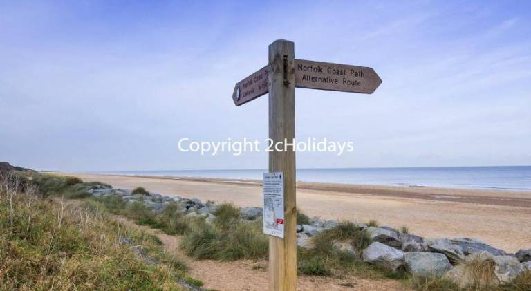 Superb 8 Berth Caravan At California Cliffs, Near Scratby Beach Ref 50006G — photo 5