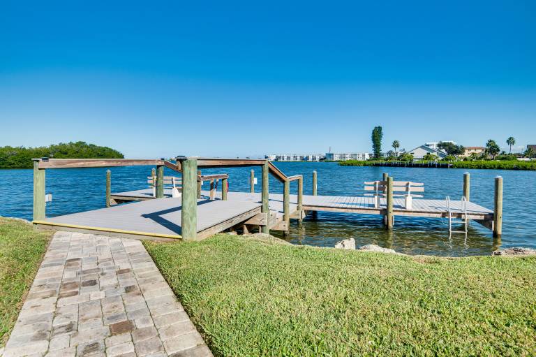Condo w Direct Ocean Inlet View Bikes Included