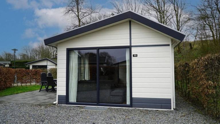 Ferienhaus mit Garten, Whirlpool und Pool
