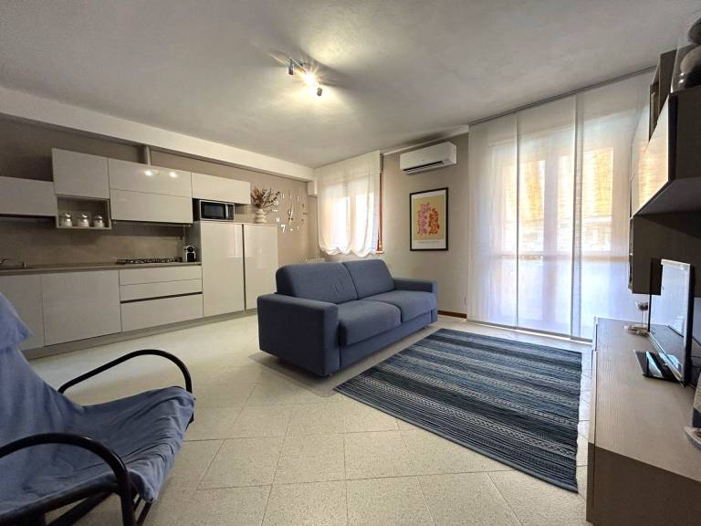 Rental apartment with patio — photo 4