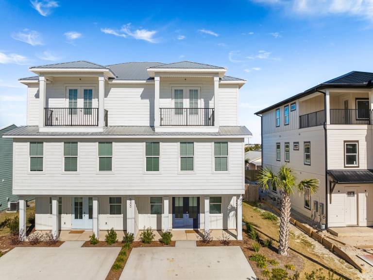 House  Pelican Bay