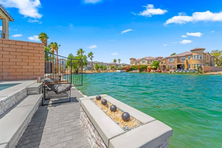 Vacation home with private pool — photo 4