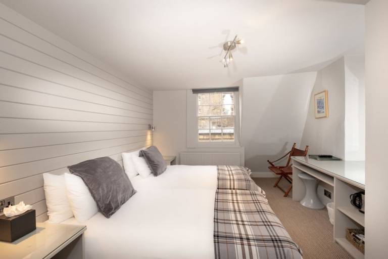 Bed & Breakfast  Bath