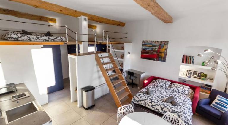 Apartment | Next to Castle Hill | Suitable for remote work | Pets are welcome — photo 2