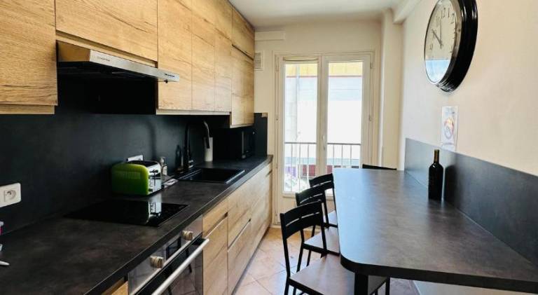 The NICE - 3 rooms, 3air cond, 3TV, 3fans, 2 wc, WIfi everywhere 5min aeroport, train, beach, 1min t — photo 5