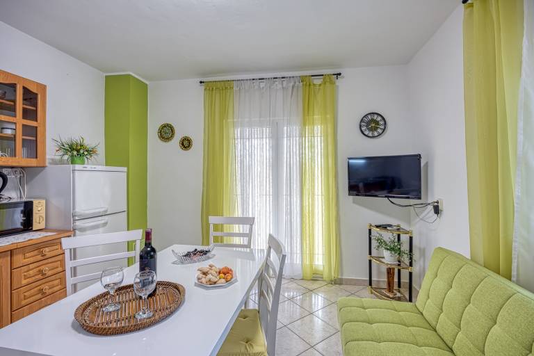 Holiday apartment with terrace & BBQ — photo 5